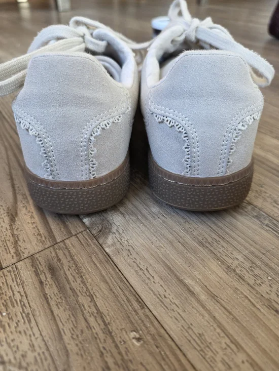 Belinda Casual Sneaker - Picture 4 of 9